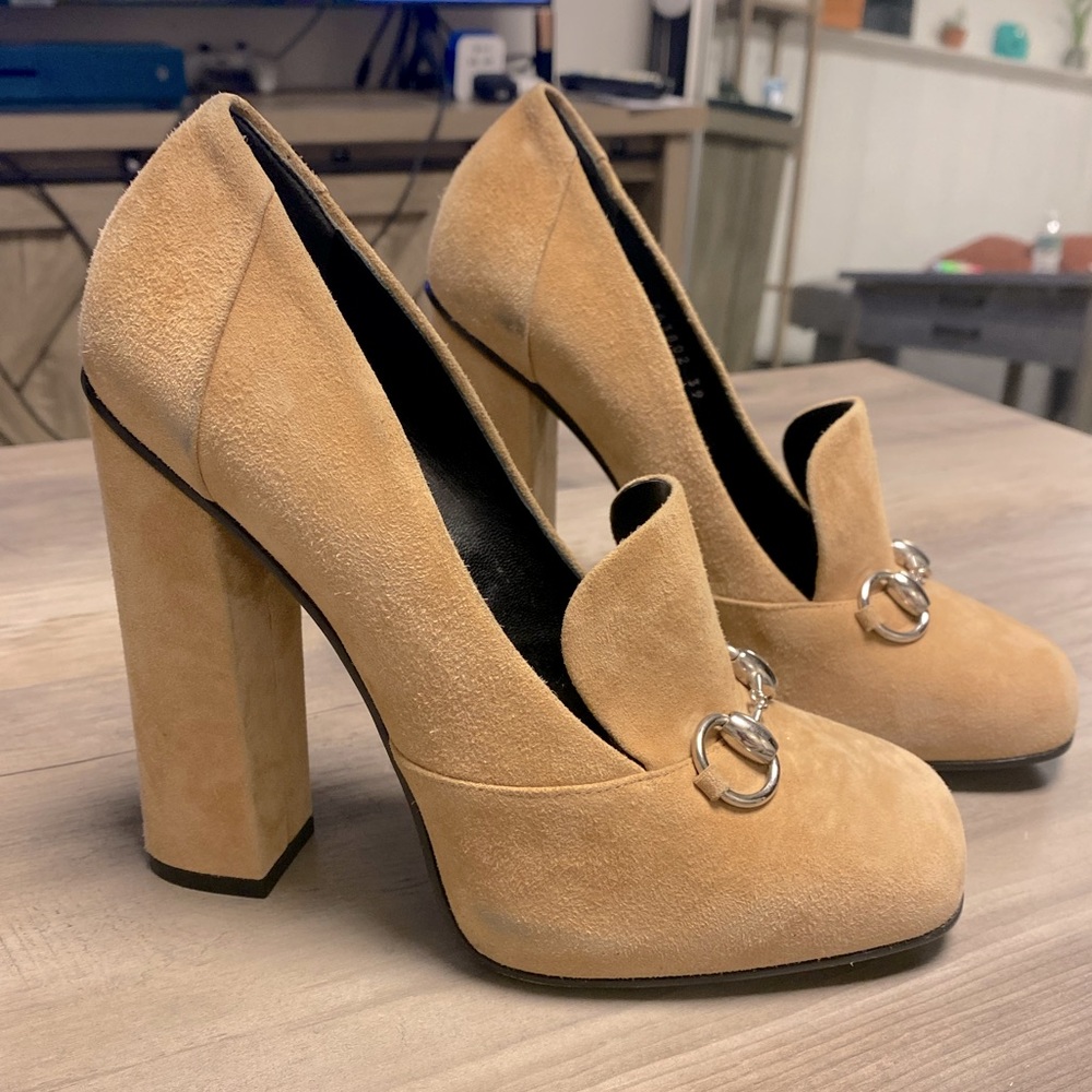Gucci Suede Pumps